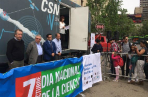 U. de Chile celebró el primer día nacional de la ciencia con demostración del Centro Sismológico Nacional