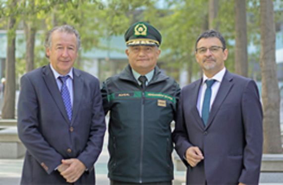 Universidad de Chile y Gendarmería firman alianza para desarrollar soluciones tecnológicas