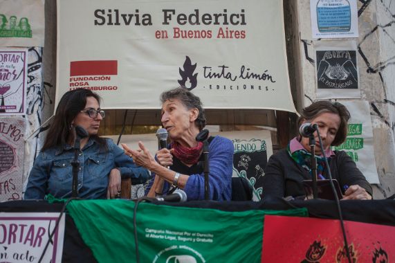 La académica, escritora y activista feminista Silvia Federici. Crédito: Analia Cid.