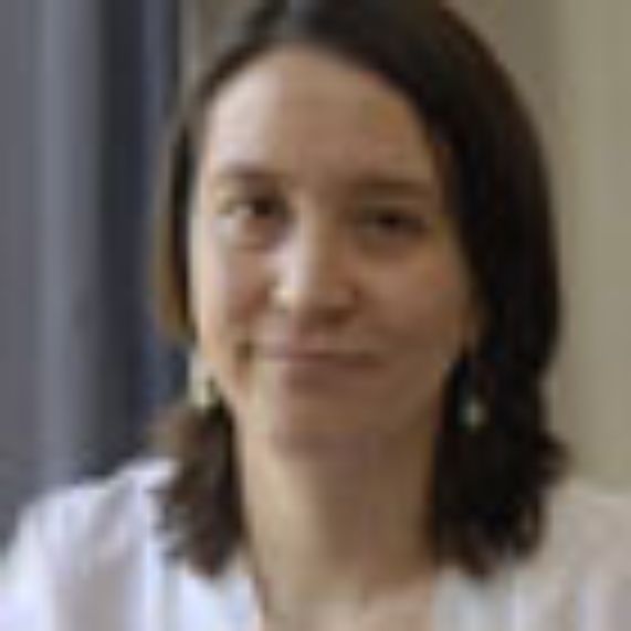 Dra. Mariana Sinning, Neuro-oncóloga del HCUCH y académica de la Fac. de Medicina de la U. de Chile.