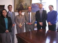 En la imagen, de izq. a der.: Srta. Pamela Zúñiga, Sr. Rodrigo Otárola, Sra. Inés González, Dr. Julio Ramírez, Sr. Jordi Figueras y Dr. Jorge Gamonal.