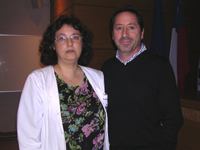 Dra. Blanca Urzúa, Directora de Investigación, junto al Dr. Iván Urzúa, académico que inició las conferencias de la versión 2009 de los Coloquios de Investigación en Odontología