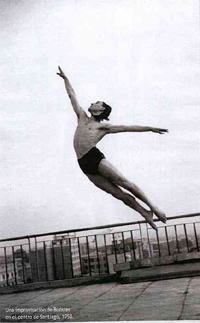 Patricio Bunster fue uno de los bailarines fundadores del Ballet Nacional Chileno (BANCH) y luego fue profesor y director del Departamento de Danza desde 1968 hasta 1973.