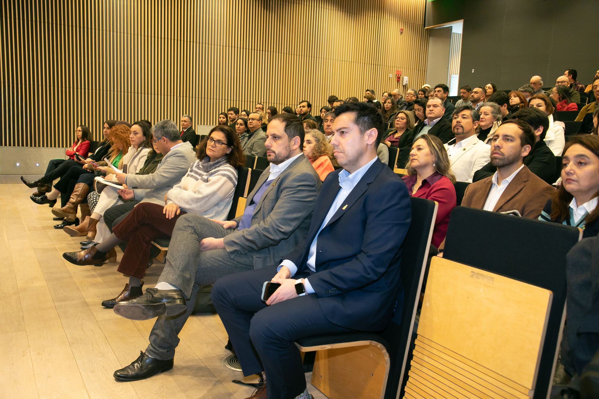Asistentes ceremonia cierre Diplomado SENCE FCFM