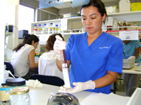 Los Proyectos de  Investigación, tanto del Dr. Jorge Gamonal como de la Dra. Marcela Hernández, financiados por el Fondecyt Regular 2009, se desarrollarán en el Laboratorio de Biología Periodontal.