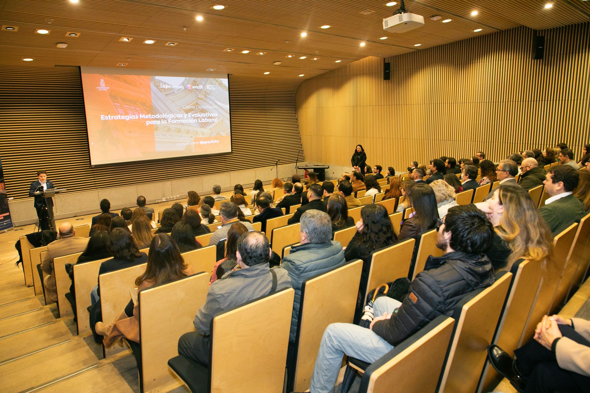 Ceremonia cierre Diplomado SENCE FCFM