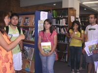 En la Biblioteca, los postulantes fueron recibidos por la bibliotecóloga, Sra. Ilia Silva.