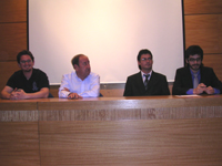 En la imagen, de izquierda a derecha: Ignacio Castañón, ex Presidente del CEO; Decano, Prof. Dr. Julio Ramírez; Gonzalo Báez, actual Presidente del CEO; y Matías Vergara, miembro del TRICEL 2008.