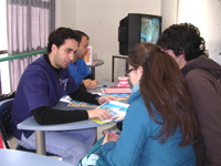 Como interno de Odontología, Hernán Pérez, repondió diversas consultas en materia de salud oral realizadas por la comunidad universitaria asistente a la Feria Saludable.