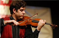 El violinista brasileño Daniel Guedes, debutará en el escenario nacional al interpretar piezas del compositor finlandés.