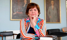 Directora María Olivia Mönckeberg lanza nuevo libro en FILSA 2017 ...