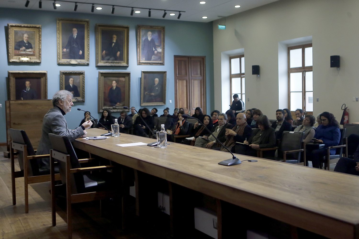 Encuentro binacional entre Argentina y Chile aborda historia común en torno  a sus dictaduras - Universidad de Chile