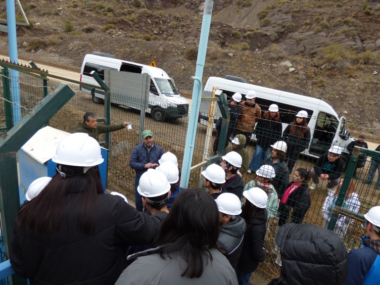 La visita en terreno de estudiantes de la nueva carrera de Ingeniería en Recursos Hídricos.