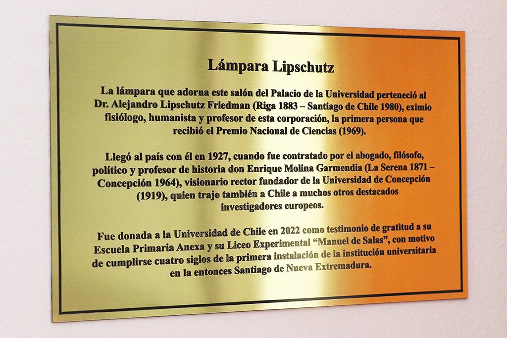 El martes 21 de noviembre se realizó una ceremonia de instalación de una placa conmemorativa que destaca el legado del doctor Lipshutz y el proceso que culminó en la donación del objeto.