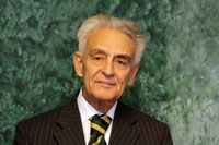 Profesor Bernardino Bravo Lira. 
