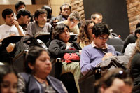 El público celebró en varias oportunidades las intervenciones de los expositores con vítores propios de la cultura mapuche.
