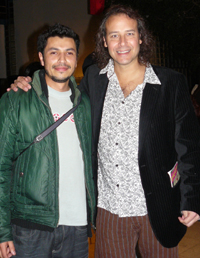 En la fotografía, Francisco Huichaqueo aparece junto a Andrés Tapia, jurado del Festival Chileno Internacional del Cortometraje de Santiago donde obtuvo dos premios.