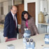 El Vicedecano Prof. Marco Schwartz M. y la Directora de la Escuela de Agronomía Prof. Elena Sepúlveda E., durante visita a los laboratorios de química.