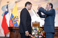 El Rector Víctor Pérez Vera fue el encargado de entregar la Distinción "Doctor Honoris Causa" -materializada en una Medalla y un Diploma- al Presidente ecuatoriano Rafael Correa.