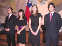 De izquierda a derecha, los Drs. Drs. Ignacio Andrés  Araya Cabello, Claudia Carolina González Opazo, Isabella Antonella Vilaza Dallado y Nicolás Ignacio Yanine Montaner.