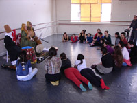Cantos, danzas, relajación y una breve charla sobre el sufismo conformaron la conferencia-concierto que Meryem Quiolla, Hayrunnisa Mermi y Esra Merve Kirgiz ofrecieron el pasado jueves 27.