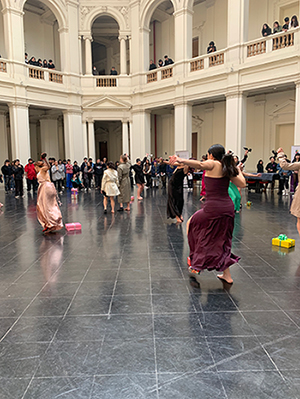Intervención de danza en Opción Artes 2026, celebrado en el Museo de Arte Contemporáneo (MAC) sede Parque Forestal en septiembre de este año.
