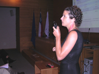 La Dra. Marcela Hernández expuso las inquietudes de los académicos jóvenes de nuestra Facultad en materia de investigación. 