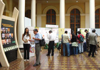 Los asistentes visitaron stands de empresas del sector y de proyectos desarrollados en la Facultad.