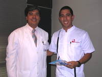 Dr. Luis Felipe Jiménez, Director de Relaciones Internacionales de la Facultad de Odontología y Juan David Sánchez, alumno de la Universidad del Valle, Colombia.