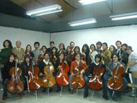 Éste es un proyecto de mediano y largo plazo que ofrece a la comunidad universitaria estudiar instrumentos propios de una orquesta. En la fotografía, la orquesta del Collegium Musicum del Campus JGM.
