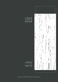 Línea Agua de Jorge Gaete, es una obra pensada y desarrollada para el formato libro que juega con narrativas visuales en distintas direcciones y de manera simultánea.