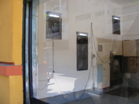 Francisco Sanfuentes exhibe actualmente la exposición "Monodia" en la Estación de Trabajo L2702, lugar que por sus características está en el límite de lo público y lo privado.