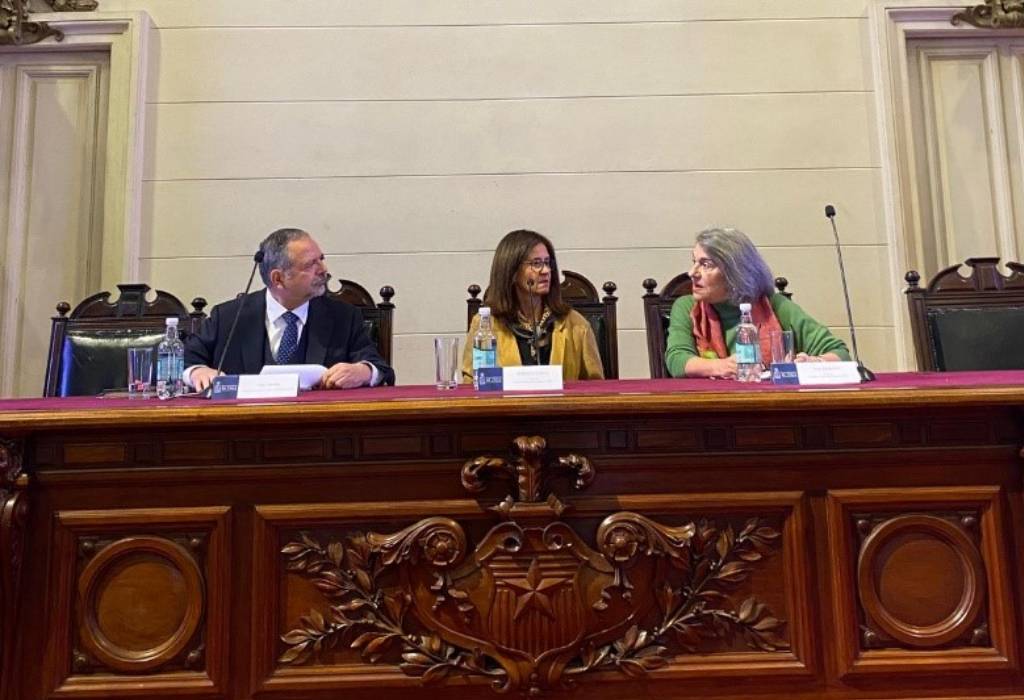 Profesor Eric Palma, profesora Teresita Tagle y profesora Sol Serrano.