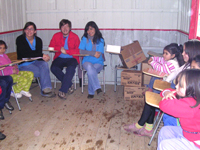 Los colaboradores académicos alumnos y docentes de Odontopediatría visitaron a los niños y madres del campamento ubicado en la ciudad de Rancagua.