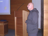 Dr. Mario Díaz, académico del Departamento de Ciencias Físicas y Químicas fue el encargado de presentar la tercera versión de los Coloquios de Investigación en Odontología 2009.