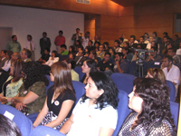 Los beneficiarios repletaron el Aula Magna de la Facultad de Odontología de la Universidad de Chile.