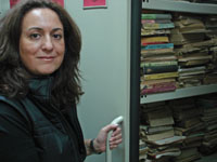 Para Carolina Córdova,  Bibliotecaria Jefe del Departamento de Teatro, las donaciones de libros son "una forma de apoyar el trabajo que se realiza en la biblioteca y de impulsar esta colección".
