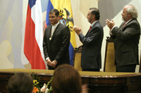De izquierda a derecha: el Presidente del Ecuador, Rafael Correa; el Rector de la U. de Chile, Víctor Pérez Vera; y el Prorrector de la Casa de Bello, Jorge Las Heras. 