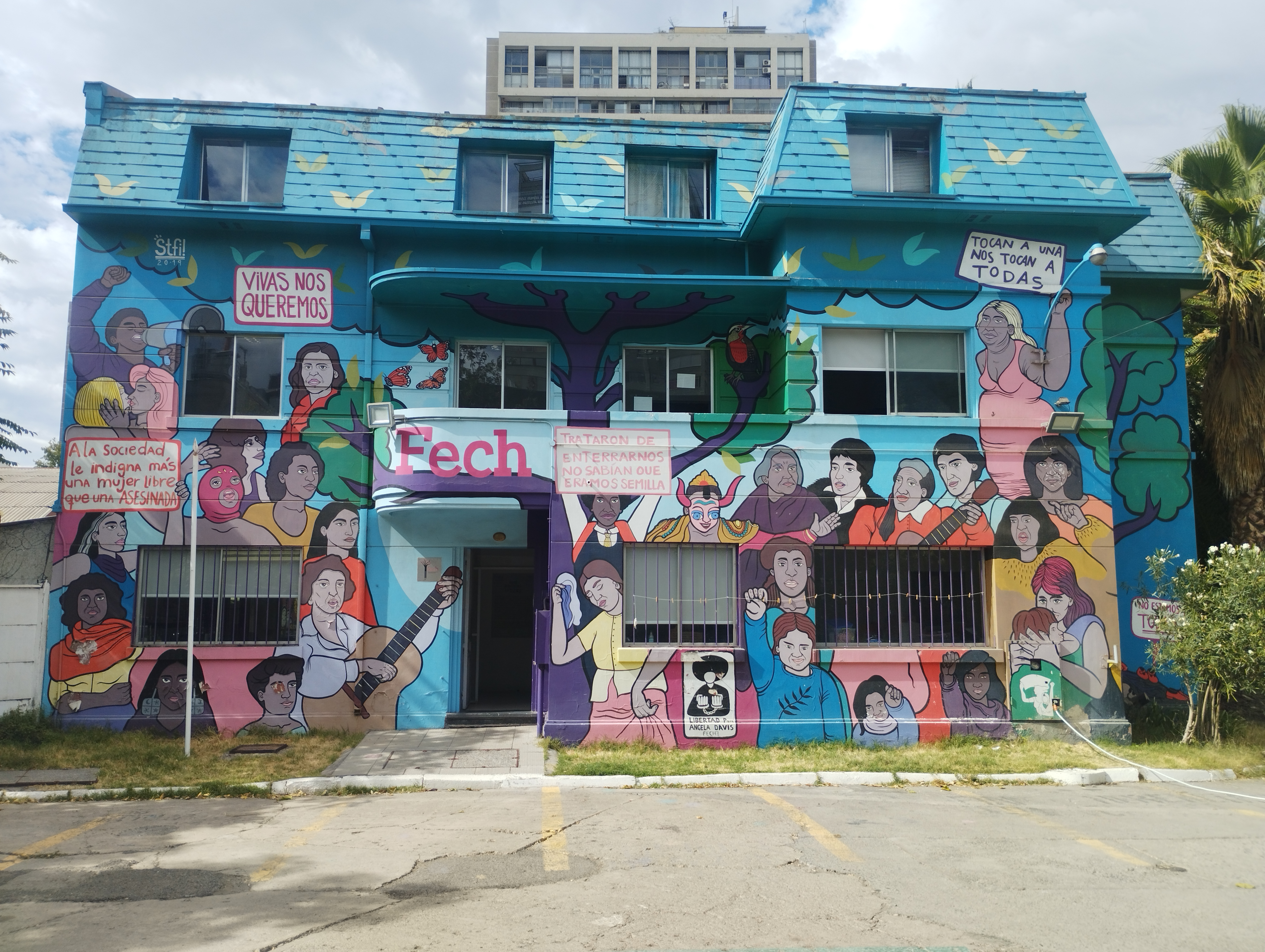 Fotografía del frontis de Casa FECh