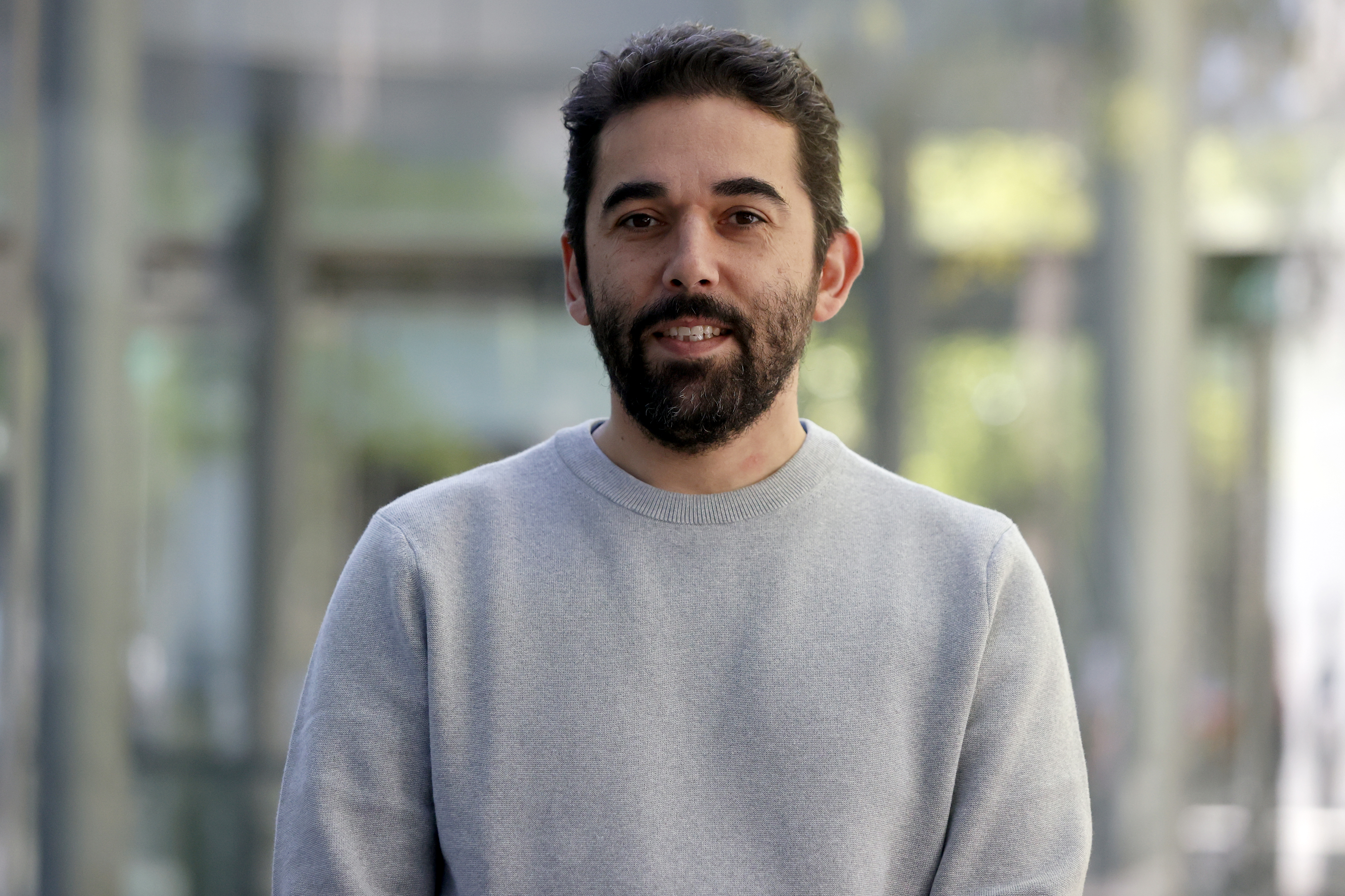 Francisco Förster, académico de la Facultad de Ciencias Físicas y Matemáticas de la Universidad de Chile, es uno de los 15 investigadores que conforman el Comité Asesor Científico (SAC), el que proporciona una conexión formal y bidireccional con la comunidad científica externa a la que sirve el Observatorio Rubin.