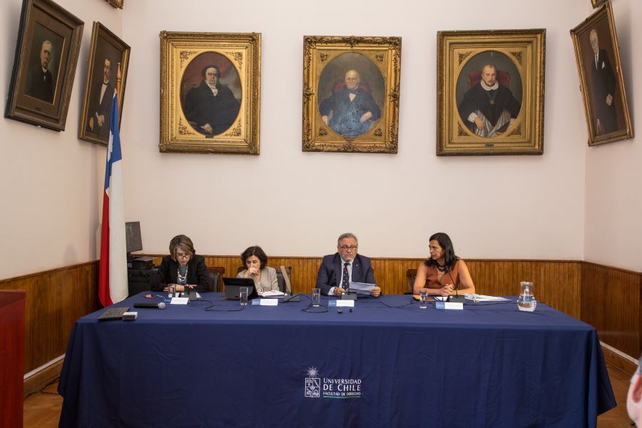 La actividad de conmemoración del Día Internacional de la Mujer se efectuó el pasado 5 de marzo, en la Sala de Facultad, con una masiva participación de la comunidad universitaria.