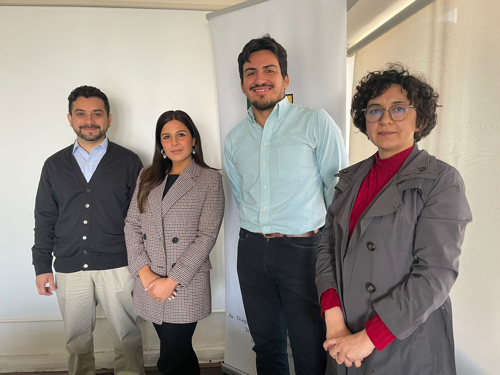 Equipo de Coordinación U. de Chile del Convenio SERMIG-CRUCH: (de izquierda a derecha) Leonardo Muñoz, Montserrat Hernández, Osvaldo Guzmán y Valentina Letelier.