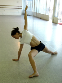 Carolina Rivera está interesada desde sus comienzos como intérprete en la Técnica Graham. Cree que en Chile "el público de la danza ha ido aumentando y está siendo menos mal visto ser bailarín". 
