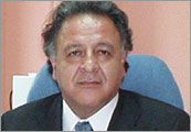 El profesor Eduardo Araya es Administrador Público y Magíster en Ciencia Política, de la Universidad de Chile.