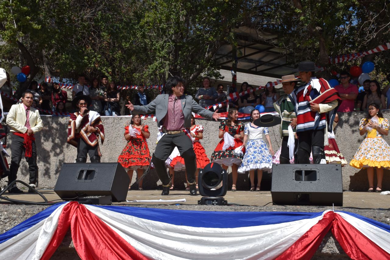 Imagen que contiene persona, bailarín, exterior, deporteEl contenido generado por IA puede ser incorrecto.