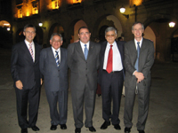 En la imagen, de izq. a der.: Drs.  Eduardo Chimenos (España), Wilson Delgado (Perú),  Manuel Gándara (Presidente de AIPMB); Nelson Lobos (Chile) y Adalberto Mosqueda (México).