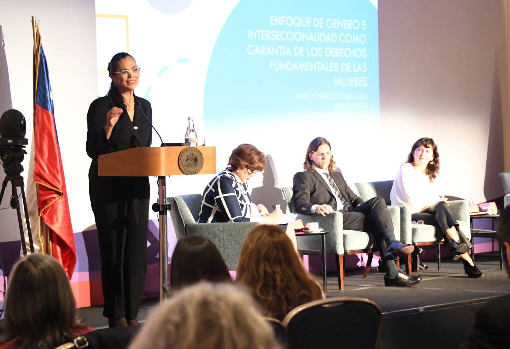 La Presidenta del Tribunal Constitucional y profesora de nuestro plantel, Nancy Yáñez, fue parte del panel "Aplicación de la perspectiva de género y el enfoque interseccional en Latinoamérica".