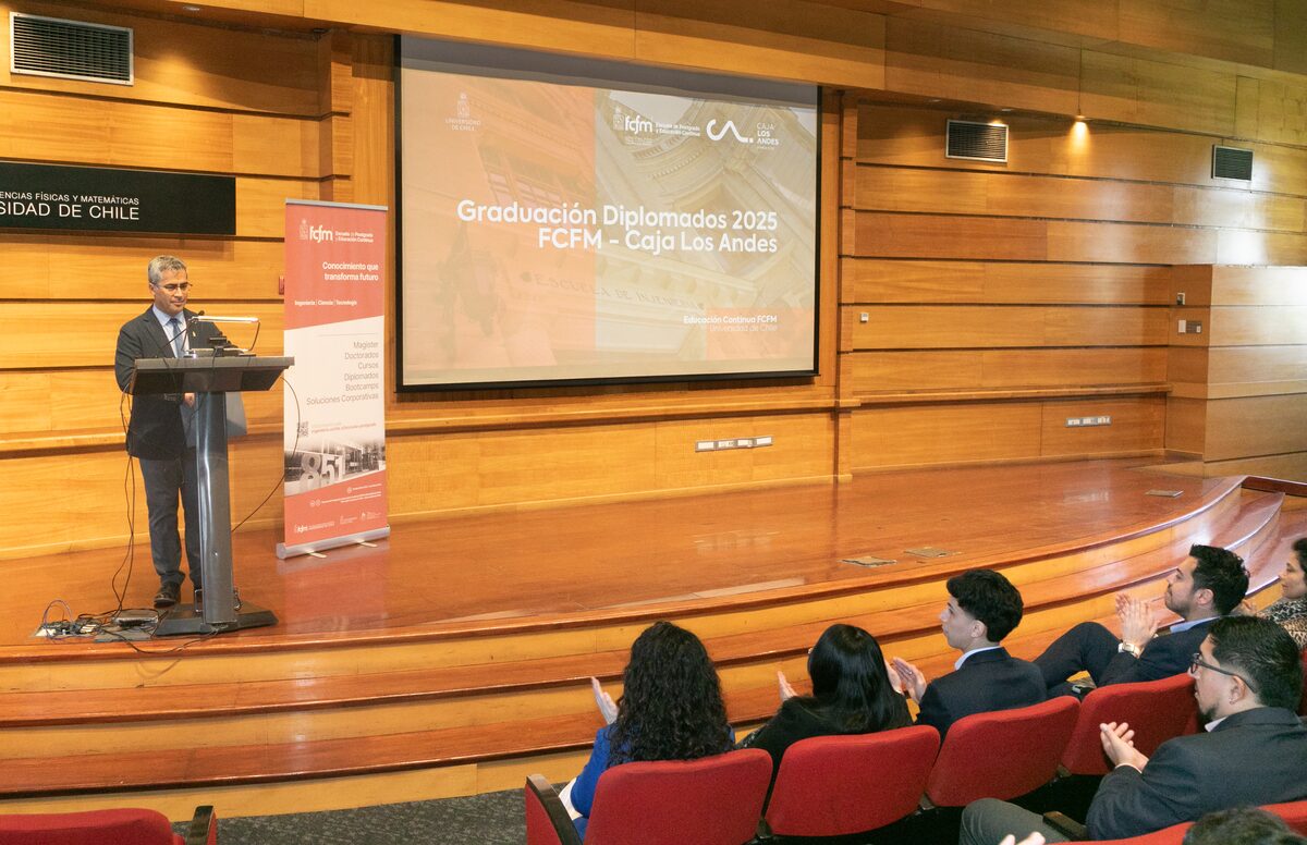 Williams Calderón, Director EPEC FCFM, en ceremonia Graduación Diplomados Caja Los Andes