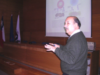 Dr. Javier Puente, académico de la Facultad de Ciencias Químicas y Farmacéuticas de la Universidad de Chile.
