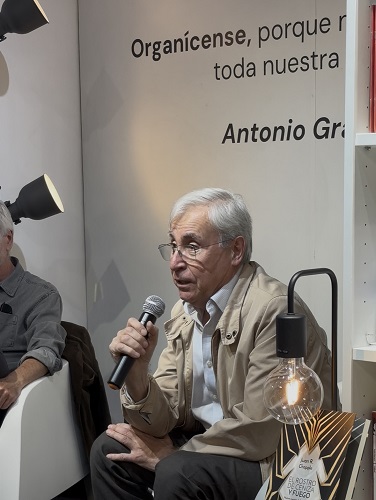 Fotografía de Iván Jaksic en la actividad